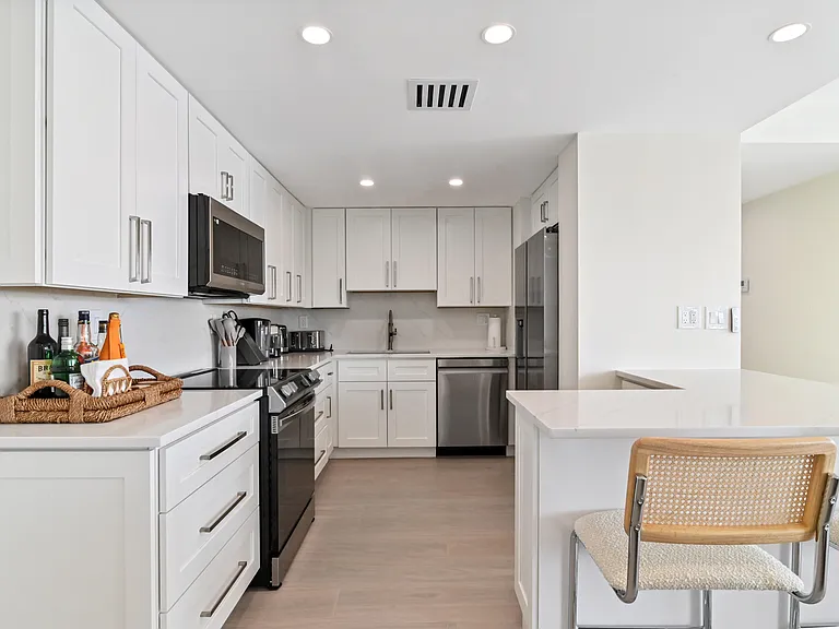 2600 N Flagler Dr #210 — Photo 6