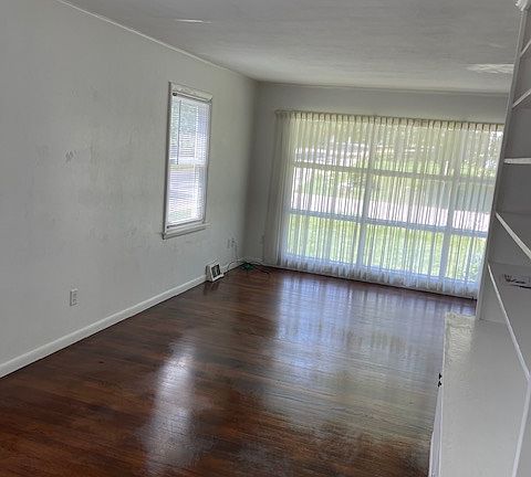 5th image of 525 S Swain Ave #1