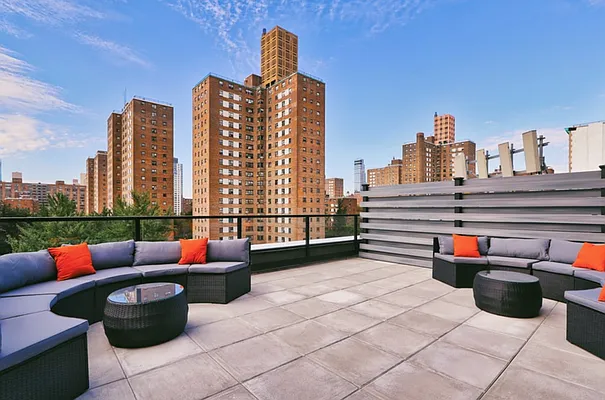 Rented by REZI | media 25