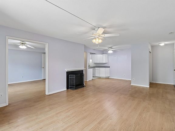 4th image of 421 42nd St APT 2