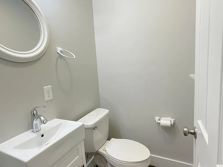 1/2 Bath