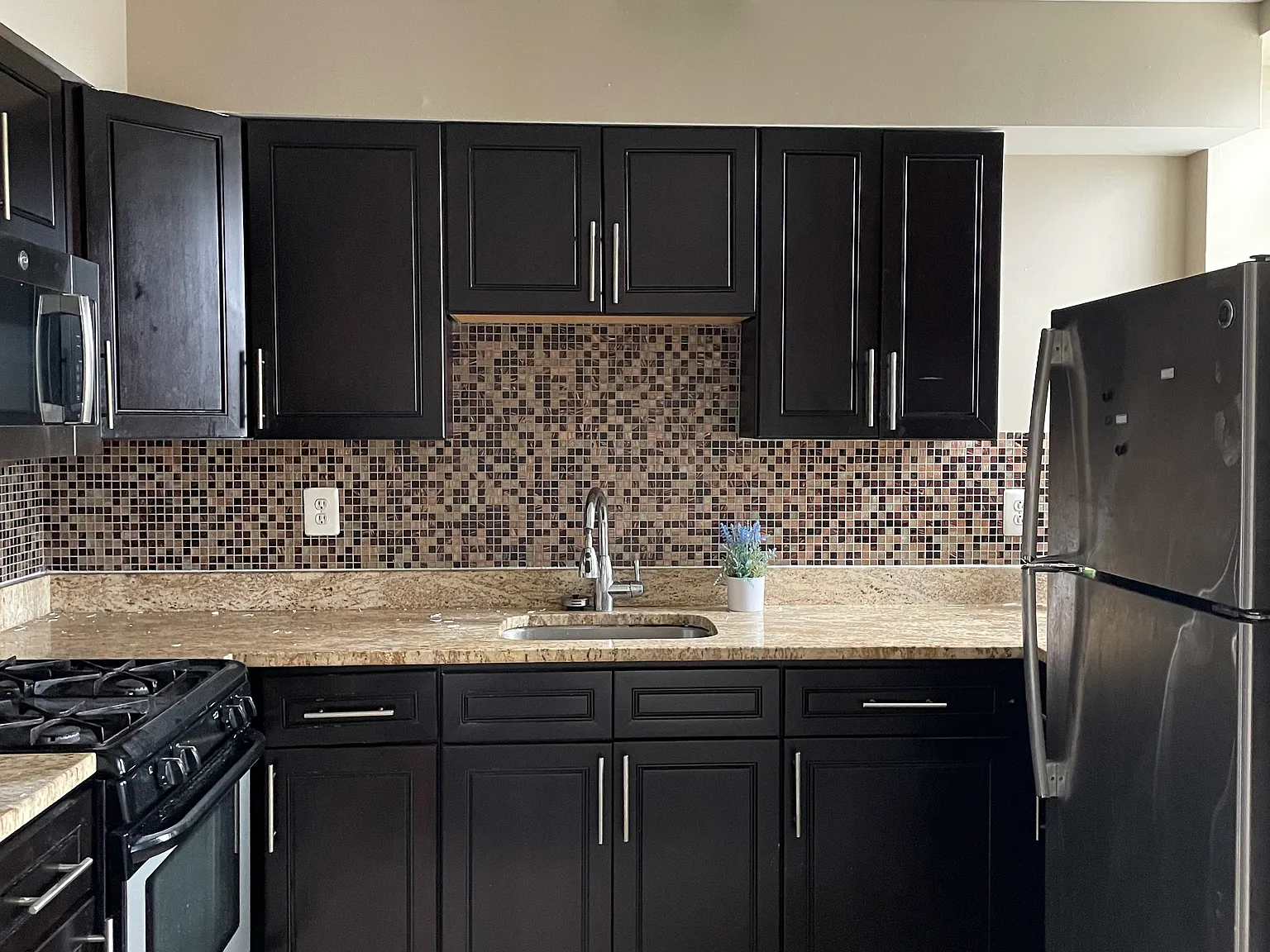 3 bed, 1.5 bath, $1,500 — Photo 1