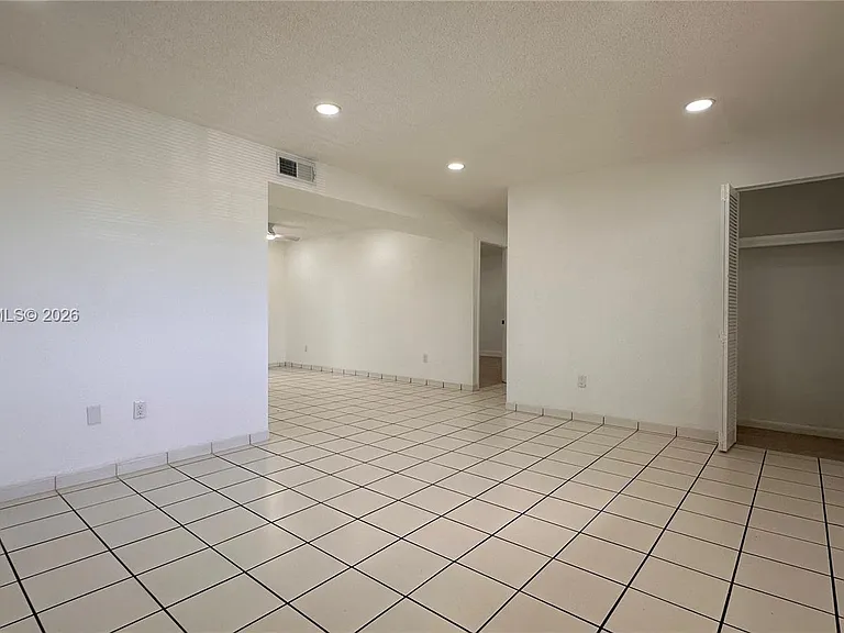 8401 SW 107th Ave #331E — Photo 9