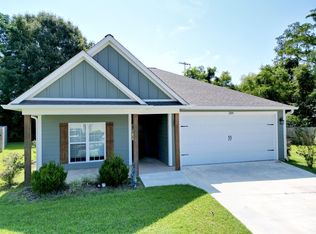 209 Turtle Cove Ln, Tifton, GA 31794
