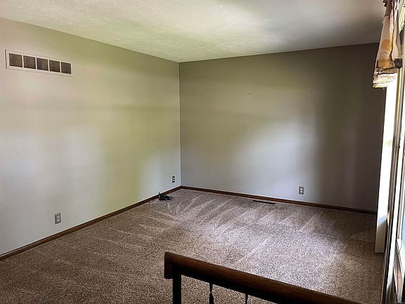 4th image of 23374 Broadwood Dr