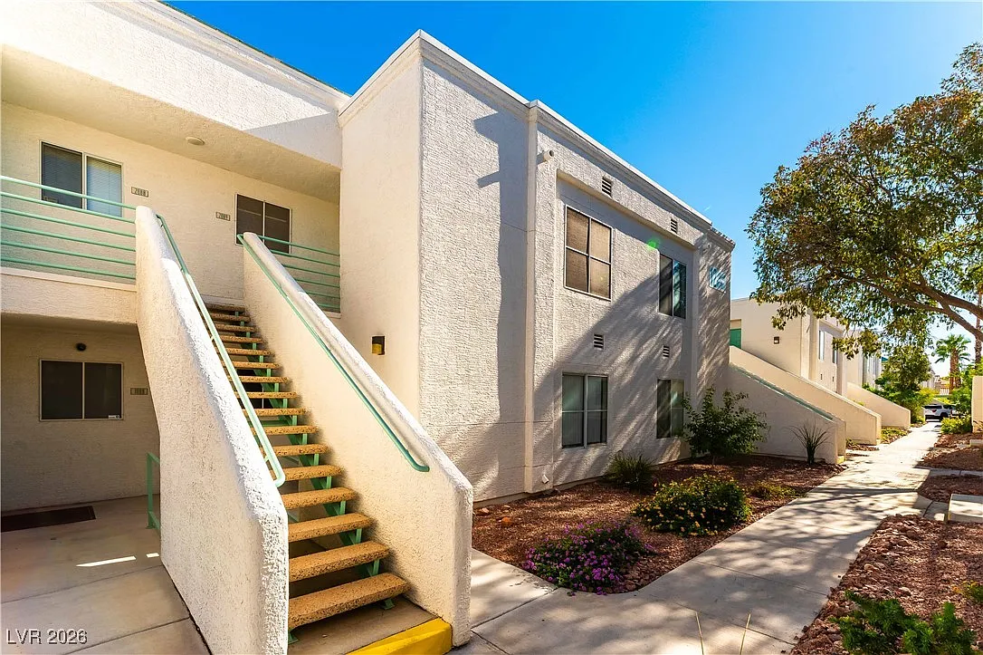 2 bed, 2.0 bath, 995 sqft, $1,250 — Photo 1