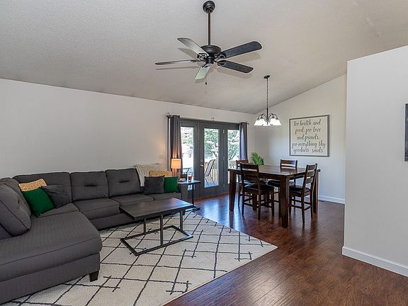 4th image of 60 Augusta Ct