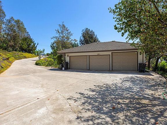 4th image of 3911 Alta Vista Dr