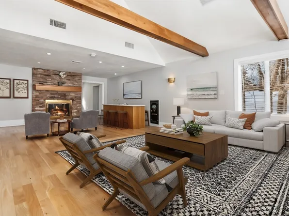 50 Boxford St, North Andover, MA 01845