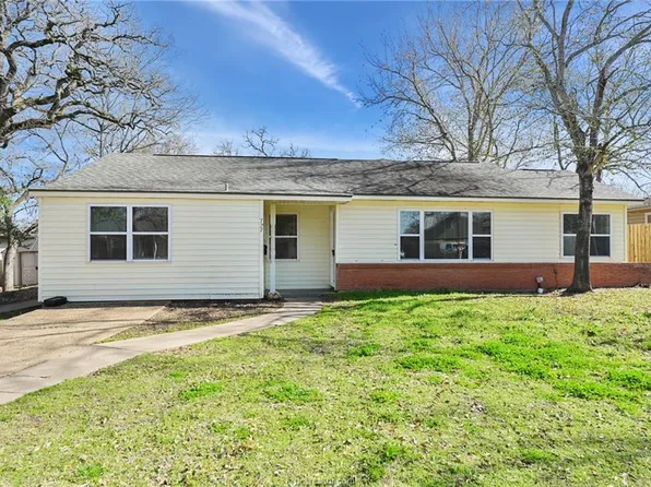 727 Mary Lake Dr, Bryan, TX 77802