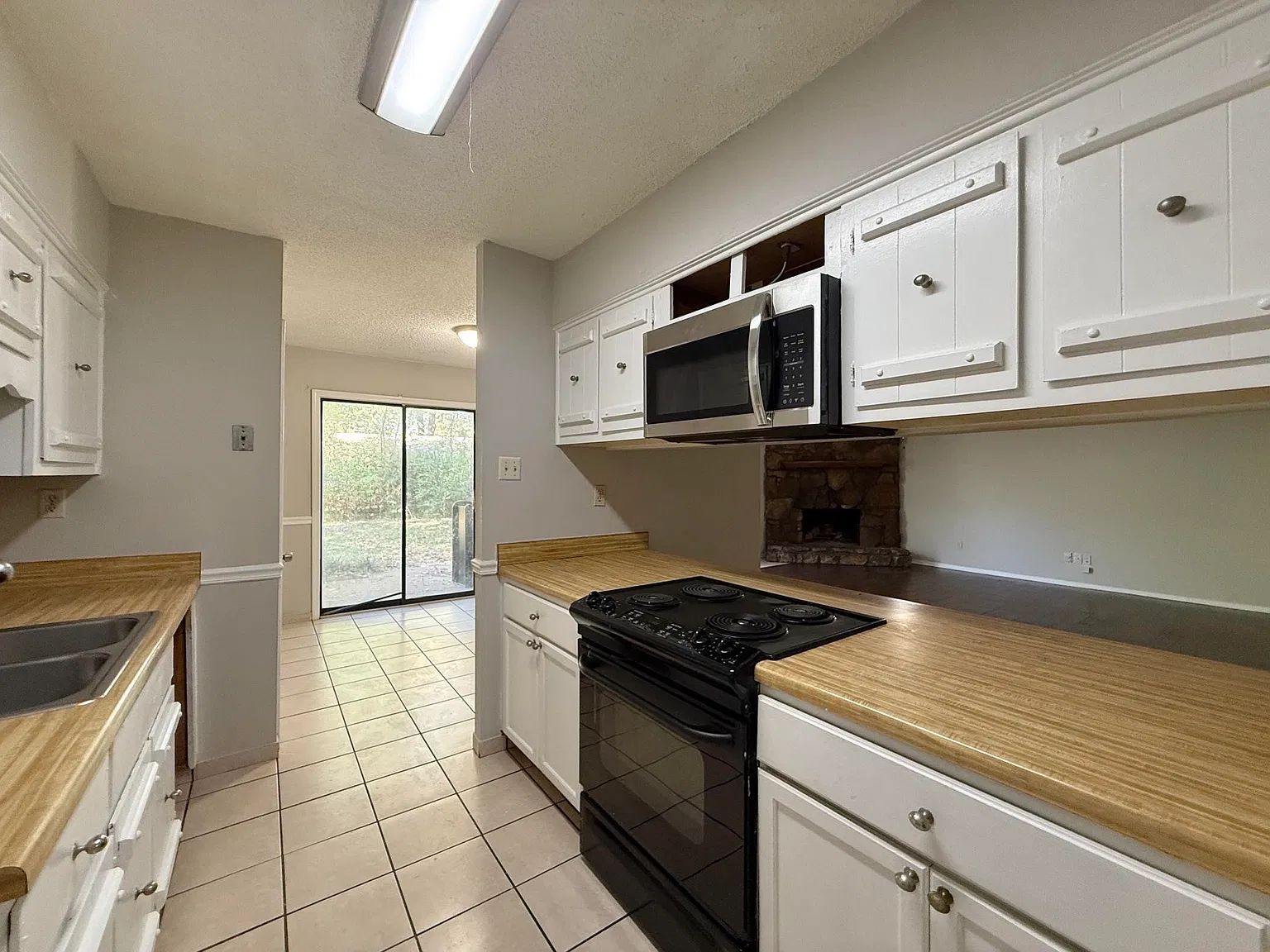 3 bed, 2.0 bath, 1338 sqft, $1,450 — Photo 3