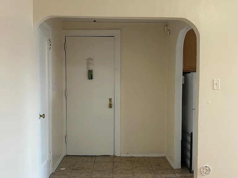 1922 Hobart Ave #27 — Photo 4