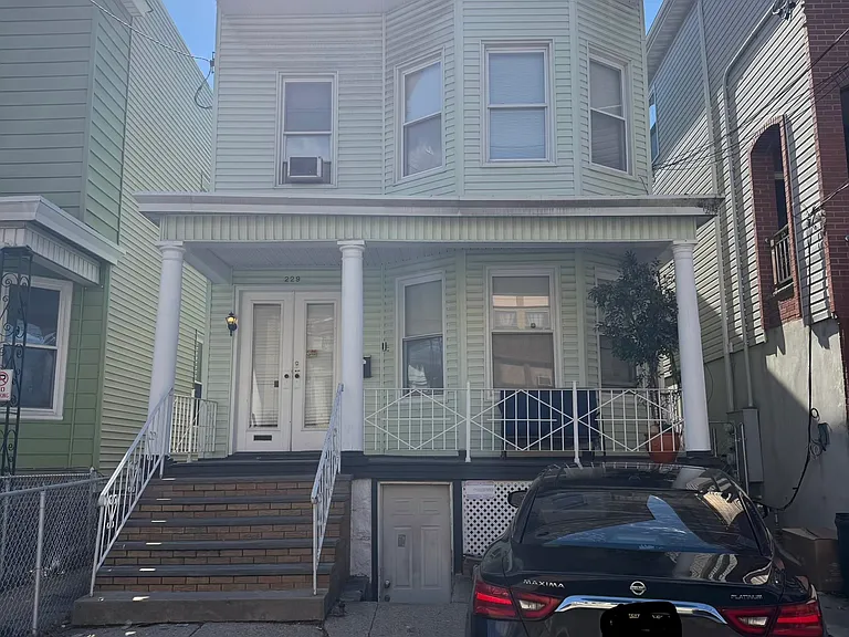 Virginia Ave — Photo 1