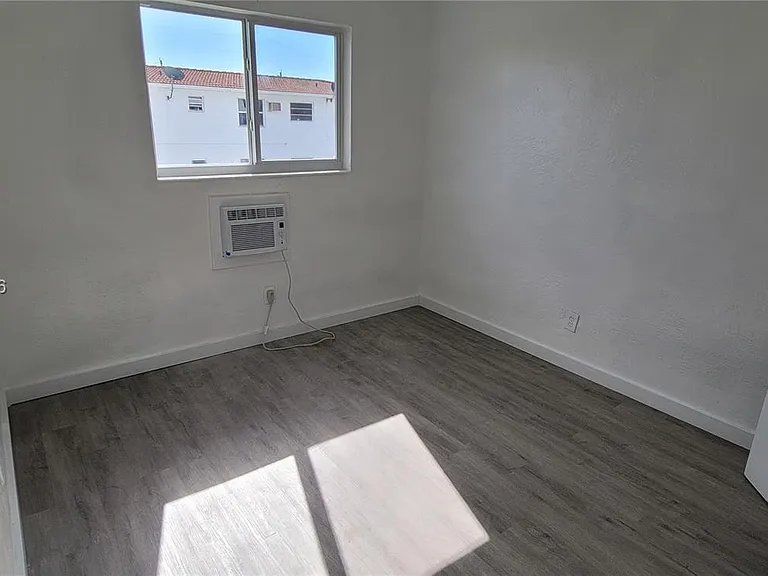 111 SW 18th Ave #3 — Photo 11
