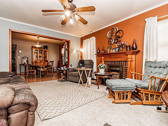 3rd image of 332 W 10th St