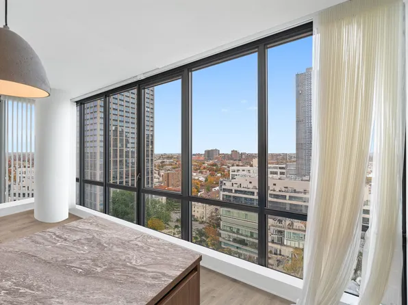 155 Bay Street image 8 of 44