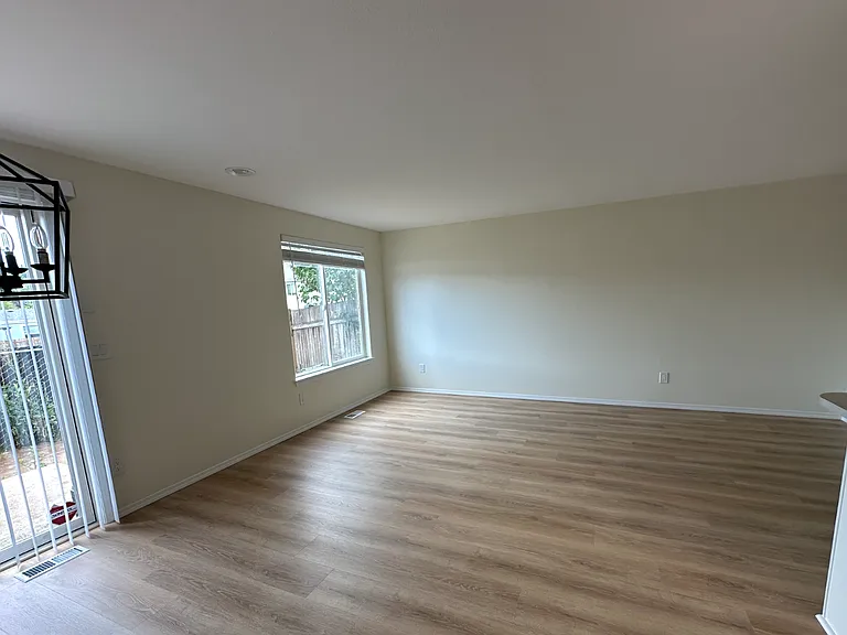 7602 NE 52nd St — Photo 11