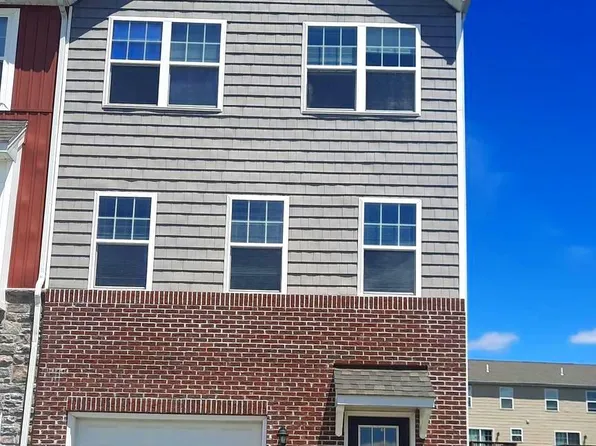 829 Schooner Ln, Mechanicsburg, PA 17050