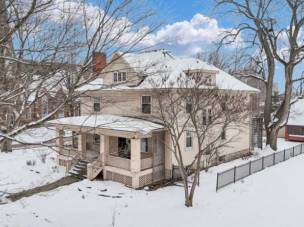 130 S Pine St, Arcola, IL 61910