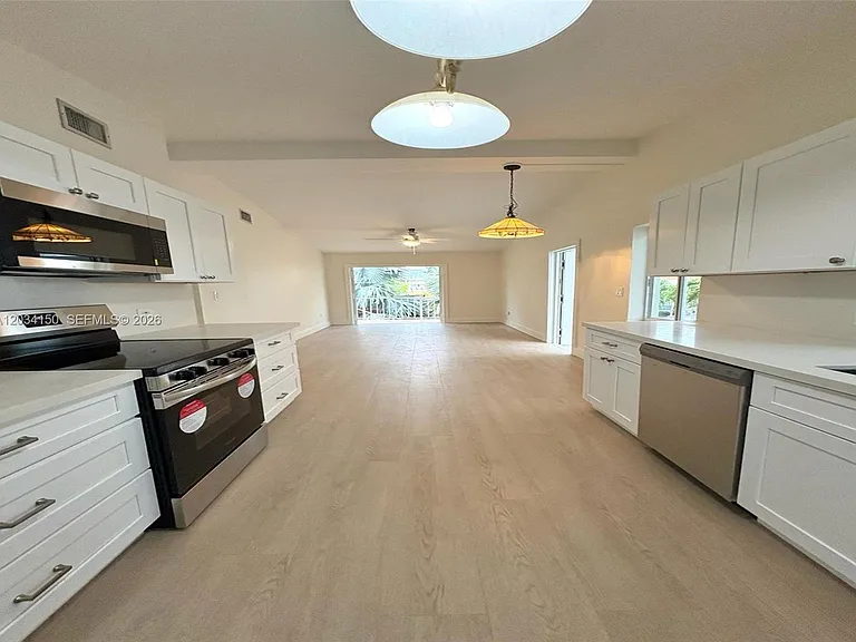 136 Marina Ave — Photo 5