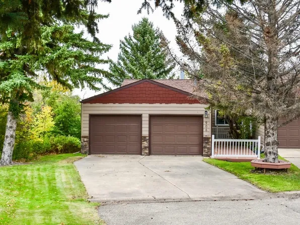 906 27th St NW #906, Minot, ND 58703