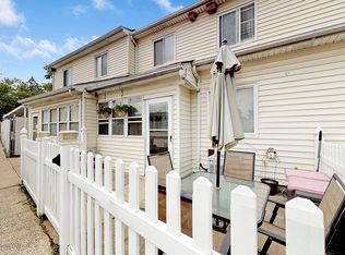 10 Greentree Ln #A, Staten Island, NY