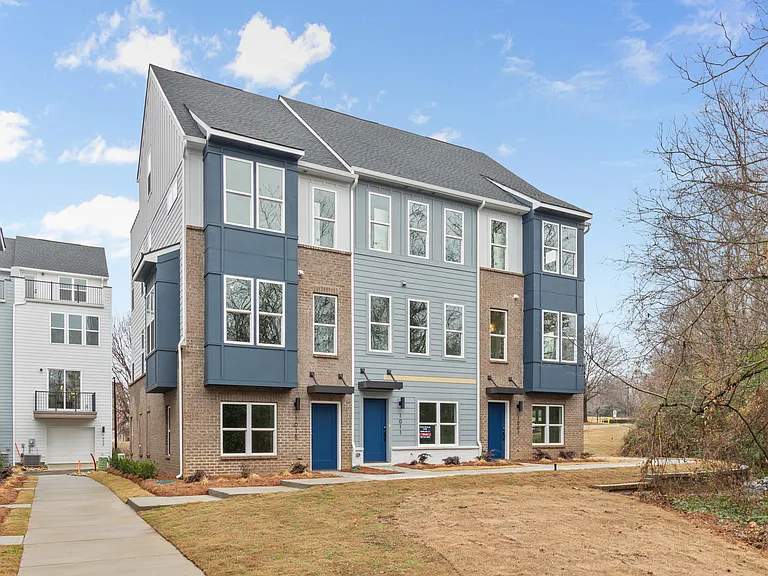 1011 Kokomo Ln — Photo 1