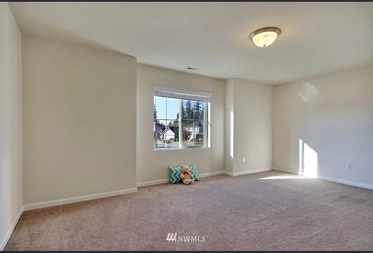 4 bed, 2297 sqft, $4,500 — Photo 4