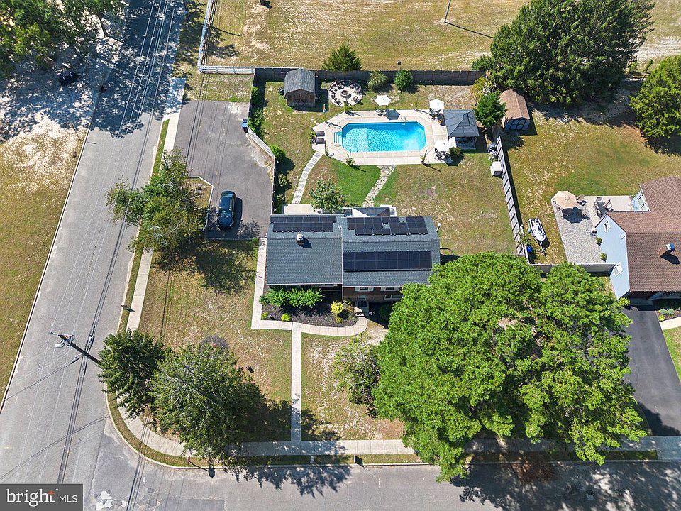1st image of 868 Willow Way
