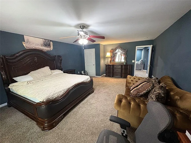 180 Village Green Ct SW #B — Photo 6