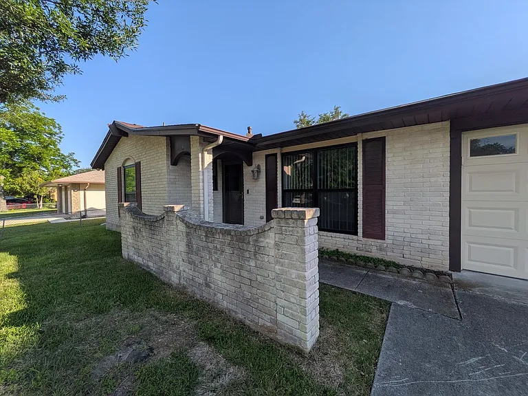 6618 Cloverbend St — Photo 4