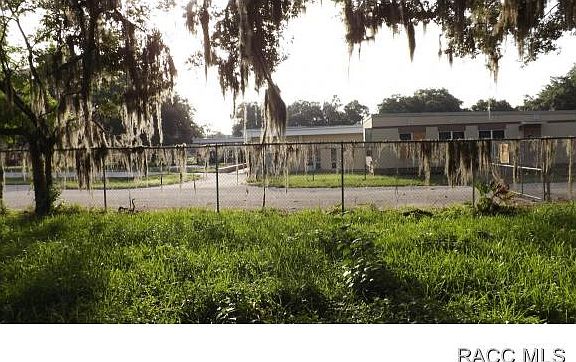 4th image of 501 Midway Ave