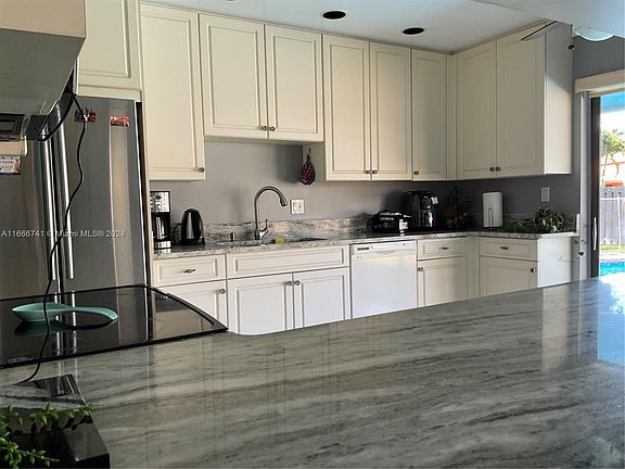4th image of 7027 NW 38th Mnr