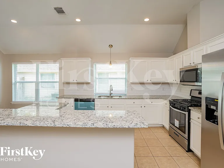 3310 Rainport Dr — Photo 6