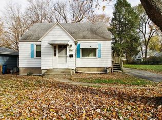 688 Country Club Dr, Kankakee, IL 60901