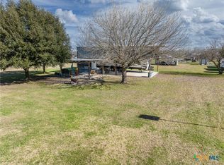 28 Tapi Ln, Gonzales, TX 78629