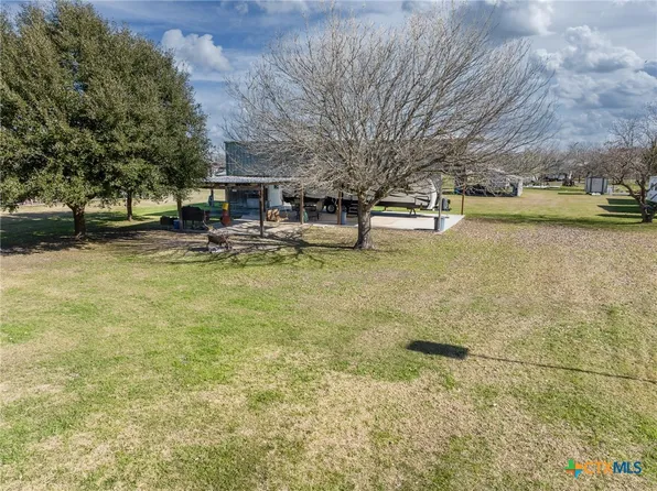 28 Tapi Ln, Gonzales, TX 78629