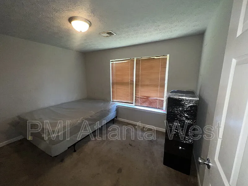 1 bed, 1.0 bath, $900 — Photo 3
