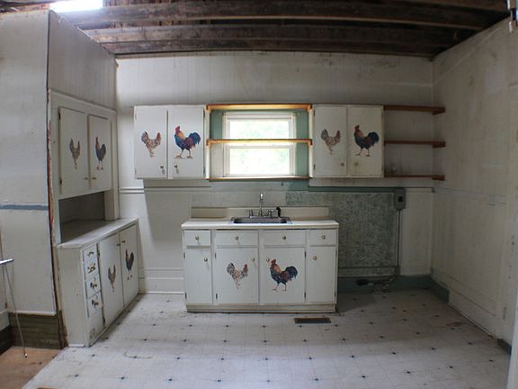 4th image of 216 W Oakdale St