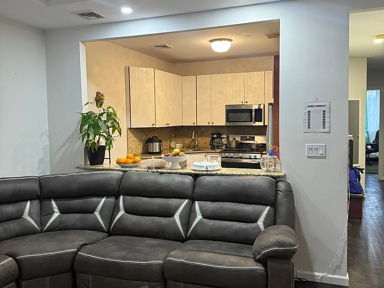 2788 E 16th St #3 — Photo 5