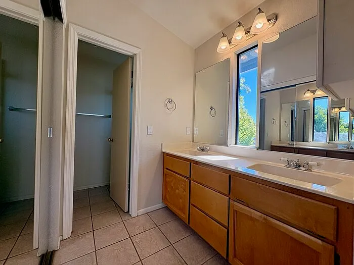 3237 Lowther Way — Photo 17