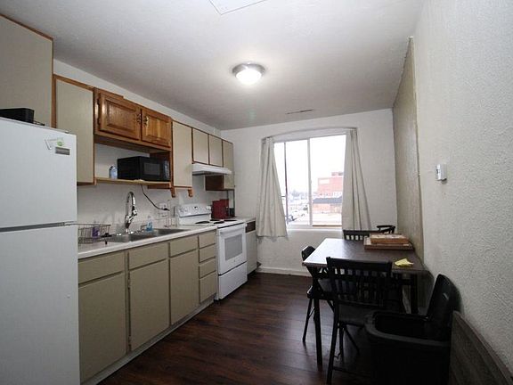 2nd image of 404 1/2 N Dewey St #5