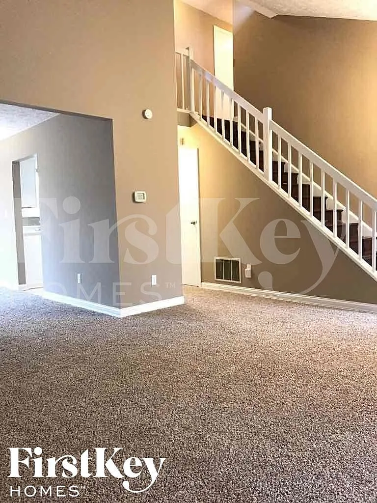 3 bed, 2.0 bath, 1687 sqft, $1,765 — Photo 2