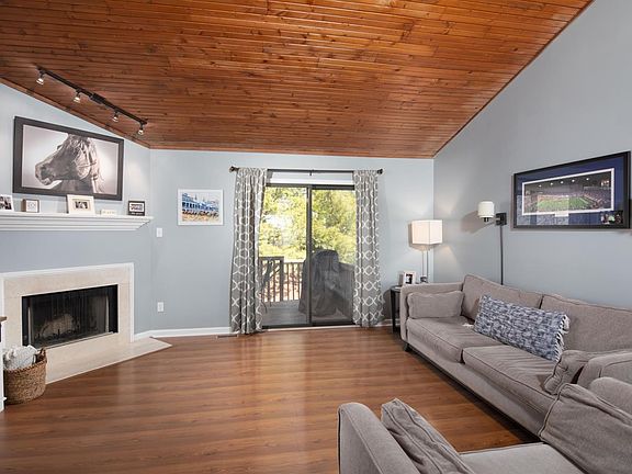 2nd image of 2545 Knightsbridge Ln