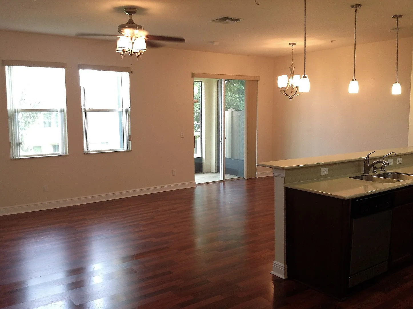 Amazingly Upgraded 3 bd / 2.5 ba Townhome ! — Photo 4