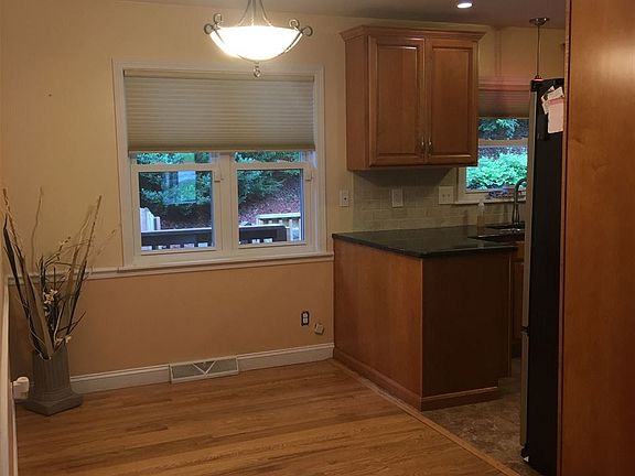 5th image of 64 Forest Park Ln