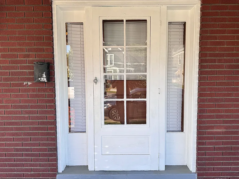 106 E Main St — Photo 2
