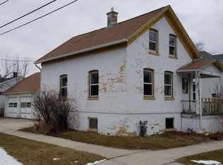 1336 S 9th St, Manitowoc, WI 54220