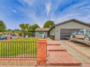 21879 Alamogordo Rd, Santa Clarita, CA 91350