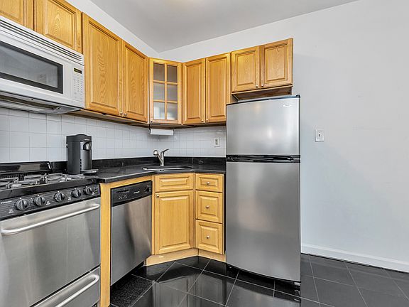 2nd image of 181 Thompson St APT 16
